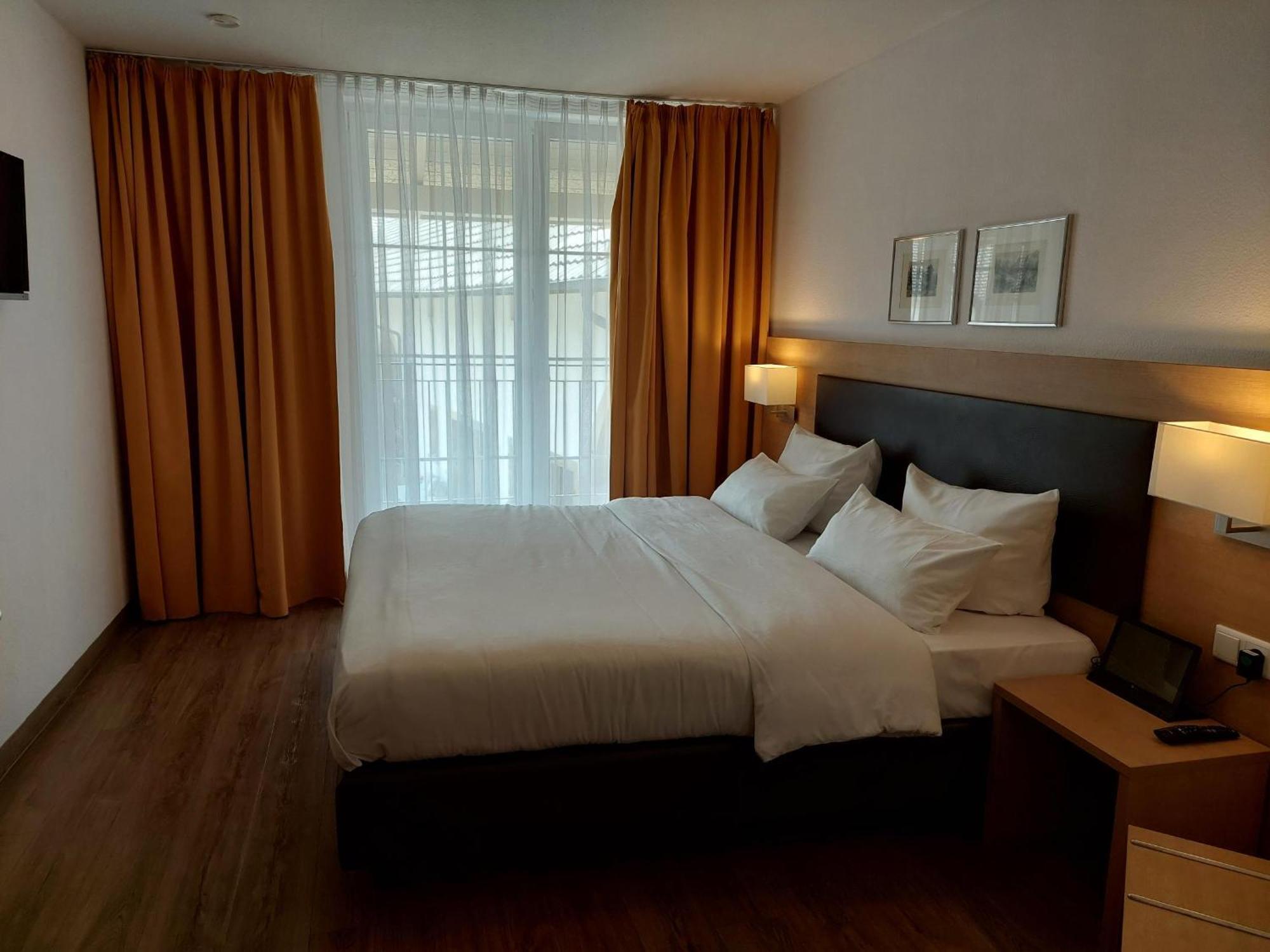 Taste Style Hotel Baeren เอาก์เกน ภายนอก รูปภาพ