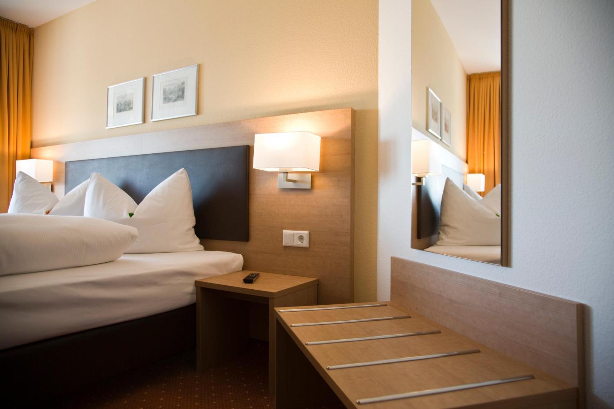 Taste Style Hotel Baeren เอาก์เกน ภายนอก รูปภาพ